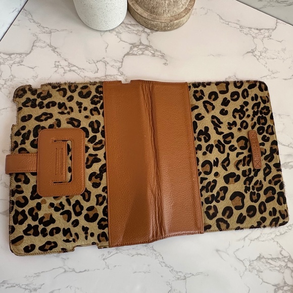 Bodhi - Leather Portfolio Case for Apple® iPad® 2 - Cheetah - Picture 7 of 9